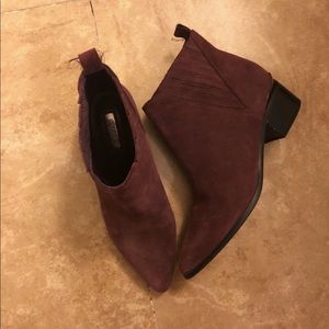 Guess Suede Chelsea Boots, sz 5